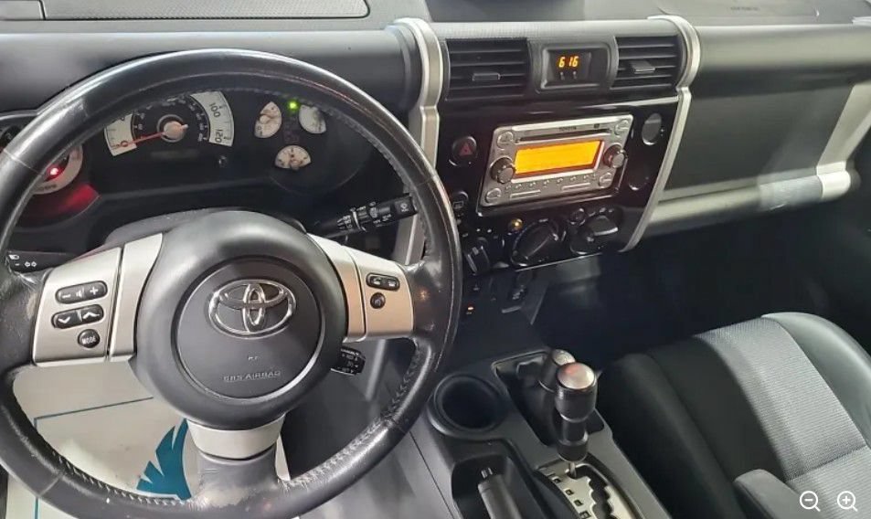 Used 2014 Toyota FJ Cruiser 4WD w/ Upgrade Package image 2