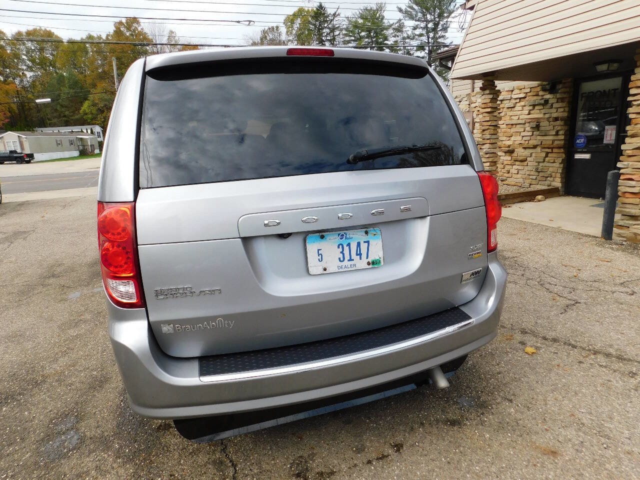 Used 2017 Dodge Grand Caravan SXT image 16