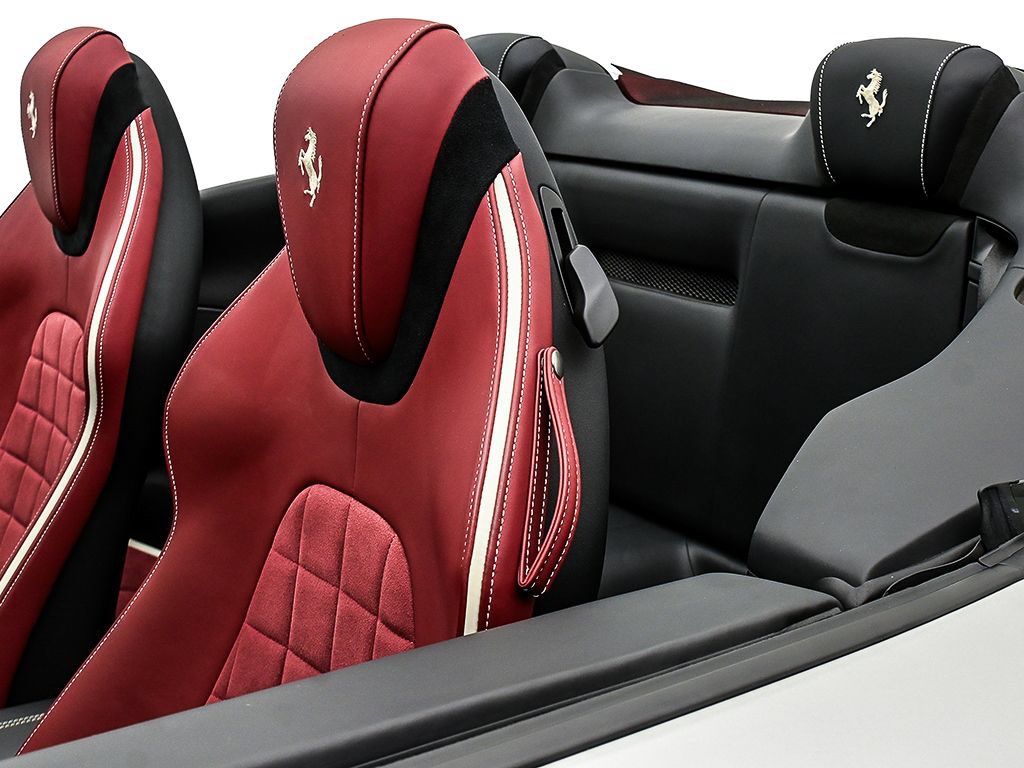 Used 2025 Ferrari Roma Spider RWD image 15