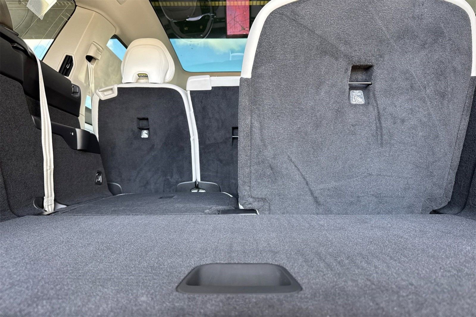 New 2025 Volvo EX90 Plus w/ Protection Package Premier image 15