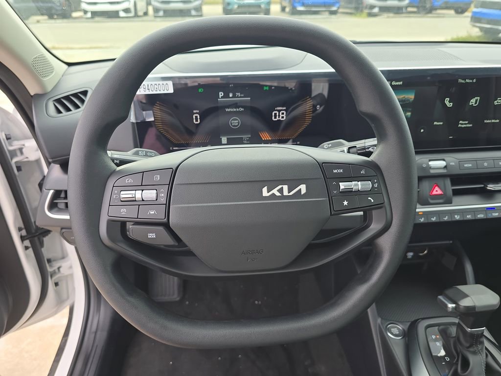 New 2025 Kia K4 LXS image 31