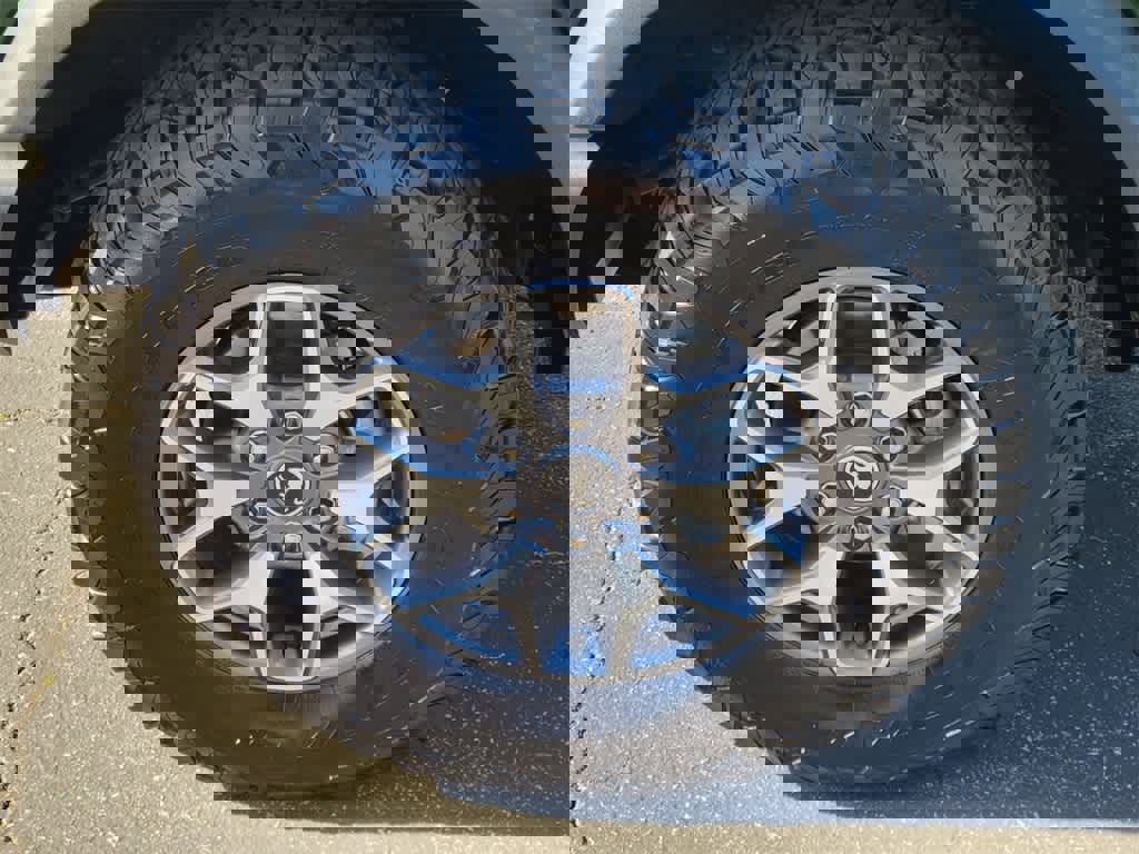 Used 2025 Ford Bronco Badlands image 11