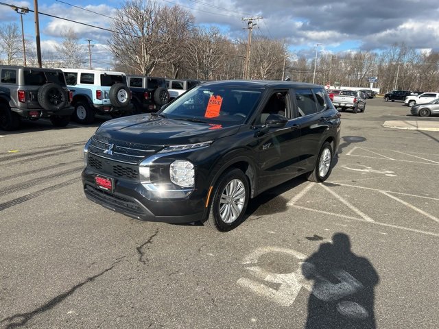 Used 2025 Mitsubishi Outlander ES image 3