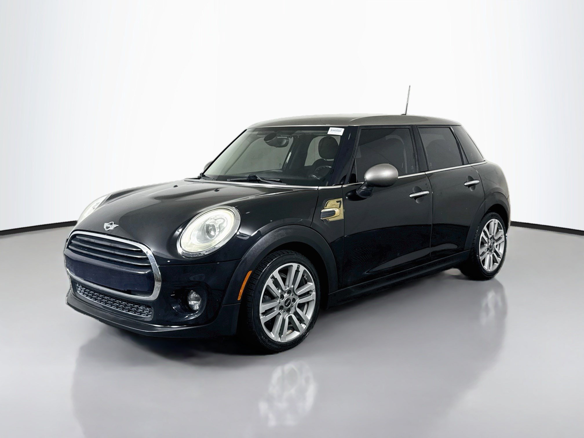 Used 2017 MINI Cooper 4-Door Hardtop FWD image 4