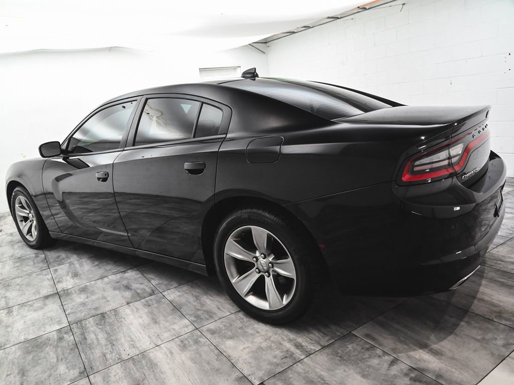 Used 2018 Dodge Charger SXT Plus RWD image 4