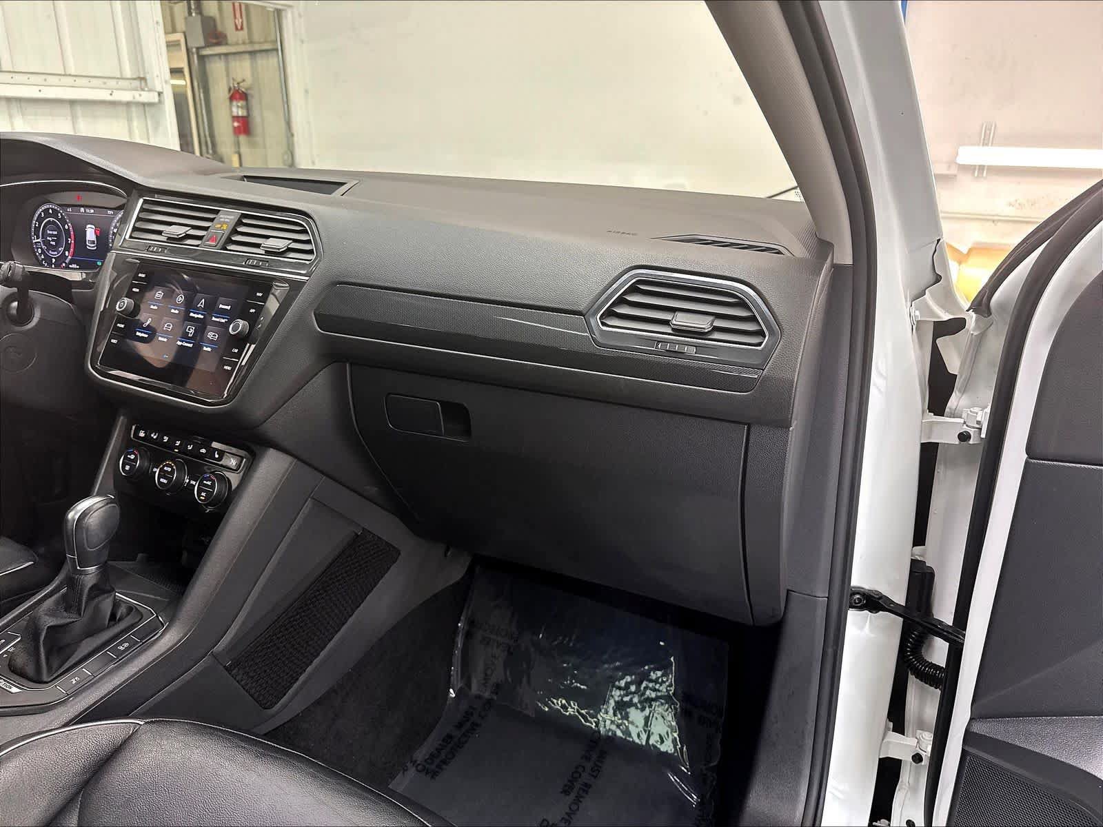 Used 2018 Volkswagen Tiguan SEL Premium AWD/4WD image 29