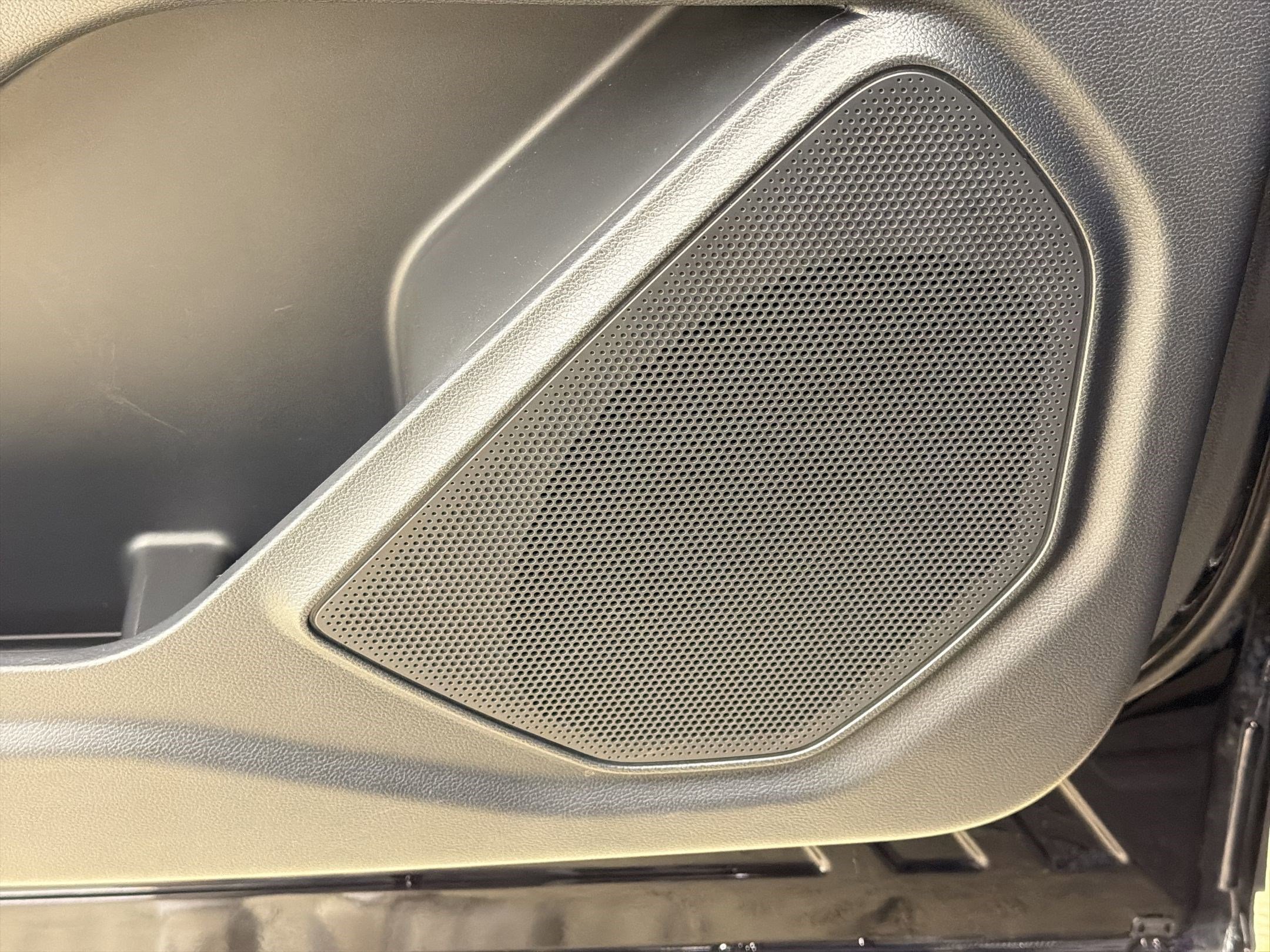 Used 2025 Ford Explorer ST image 19