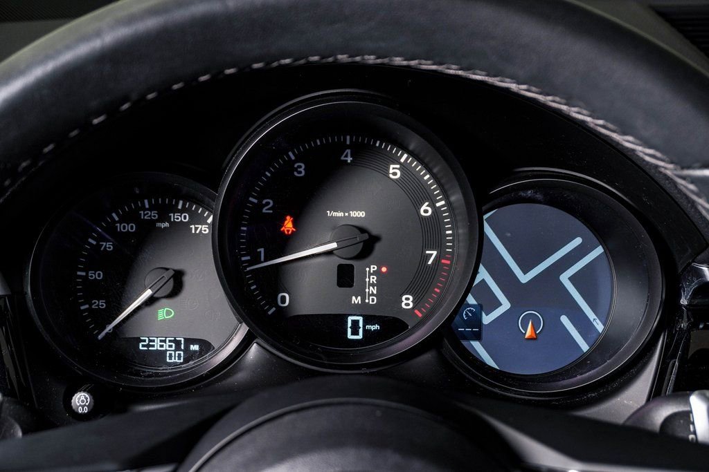 Certified 2024 Porsche Macan w/ Premium Plus Package image 21