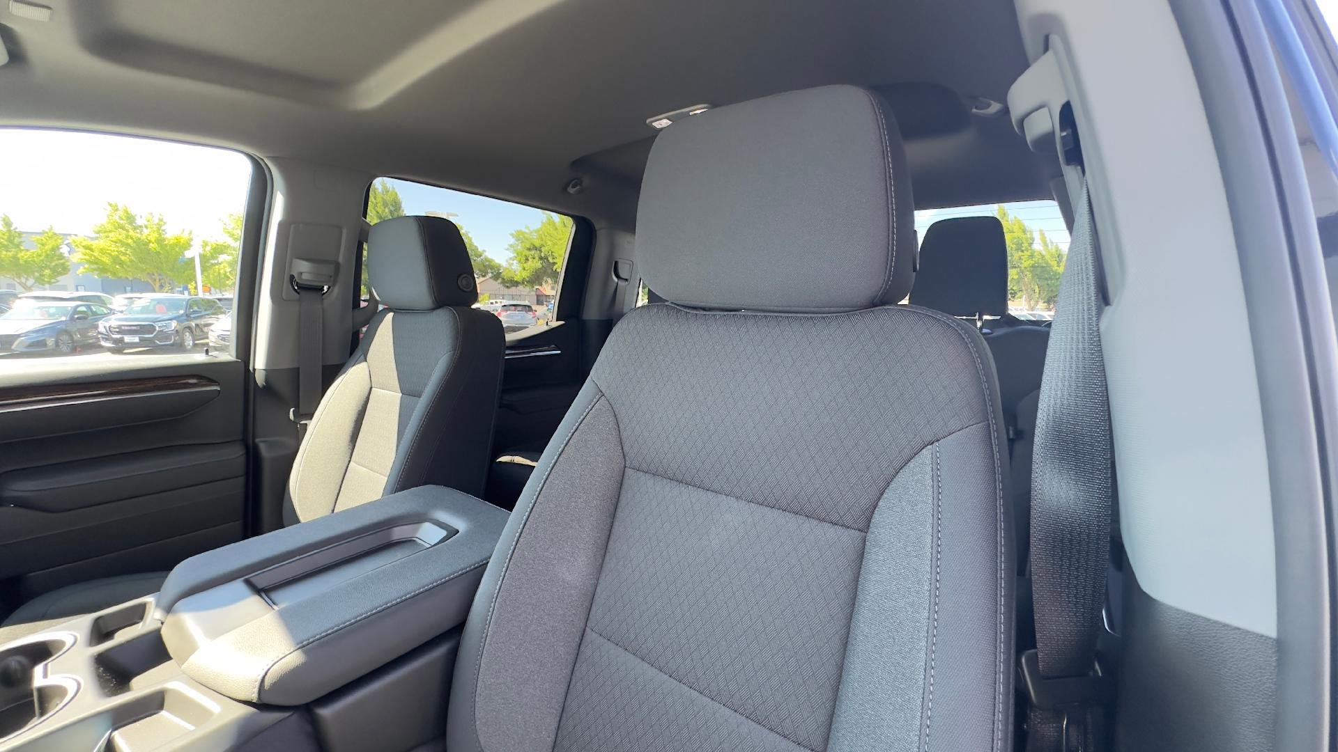 New 2025 GMC Sierra 1500 Elevation image 16