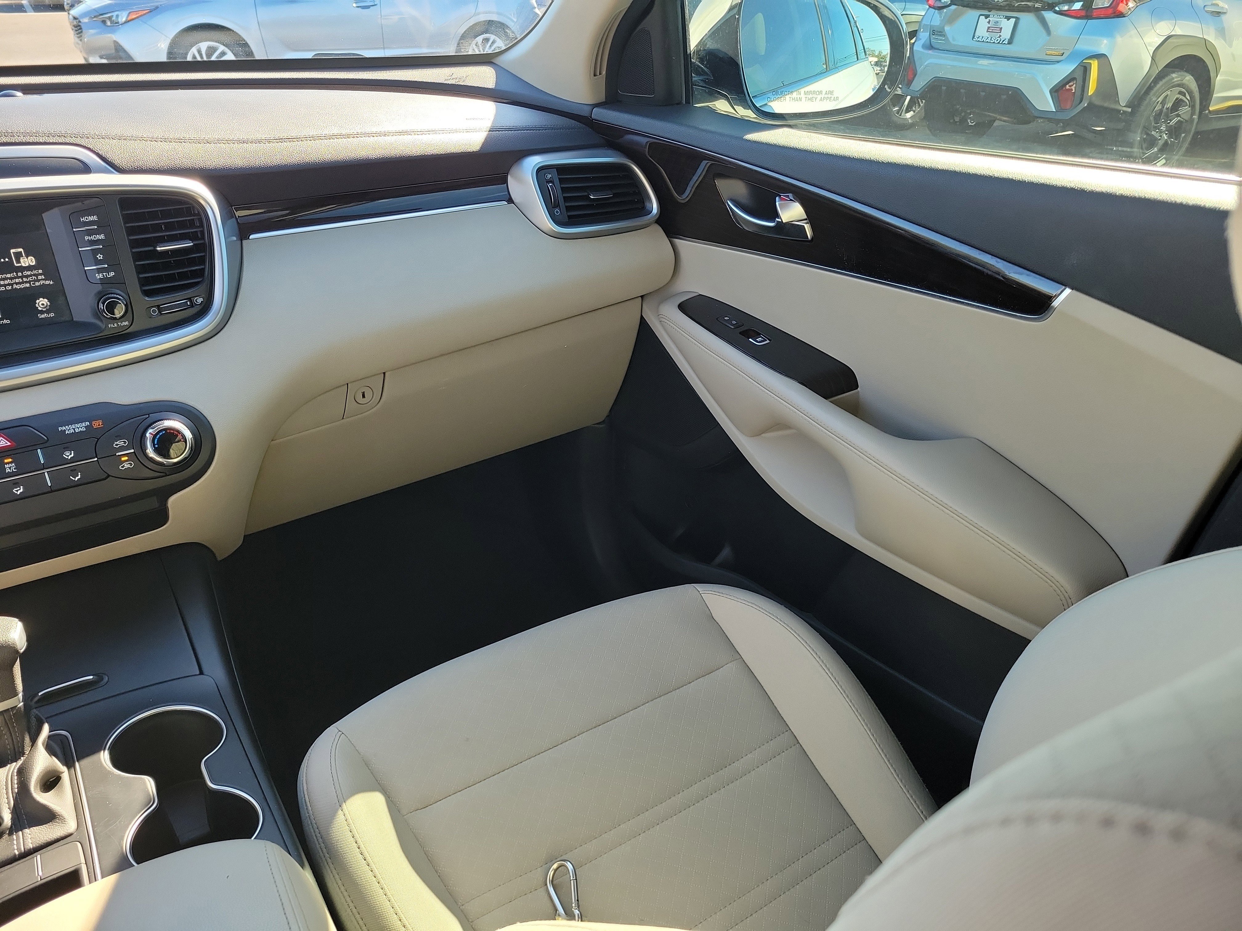 Used 2020 Kia Sorento LX image 16