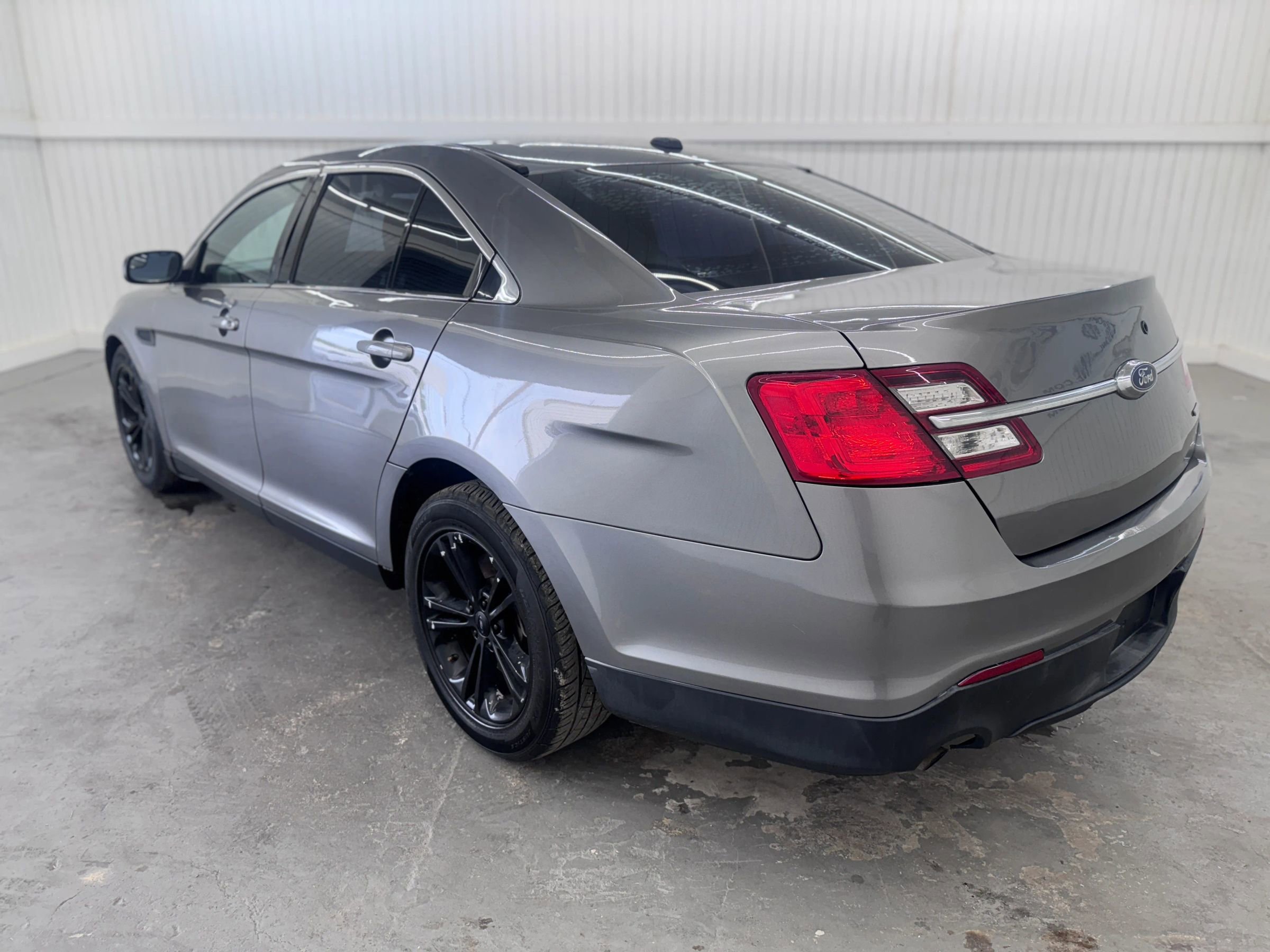 Used 2018 Ford Taurus Police Interceptor FWD image 7