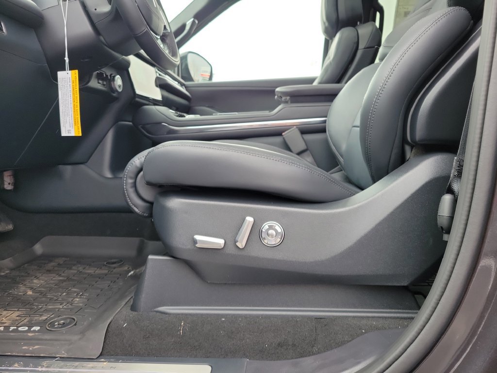 New 2026 Lincoln Navigator Reserve w/ Jet Appearance Package AWD/4WD image 19
