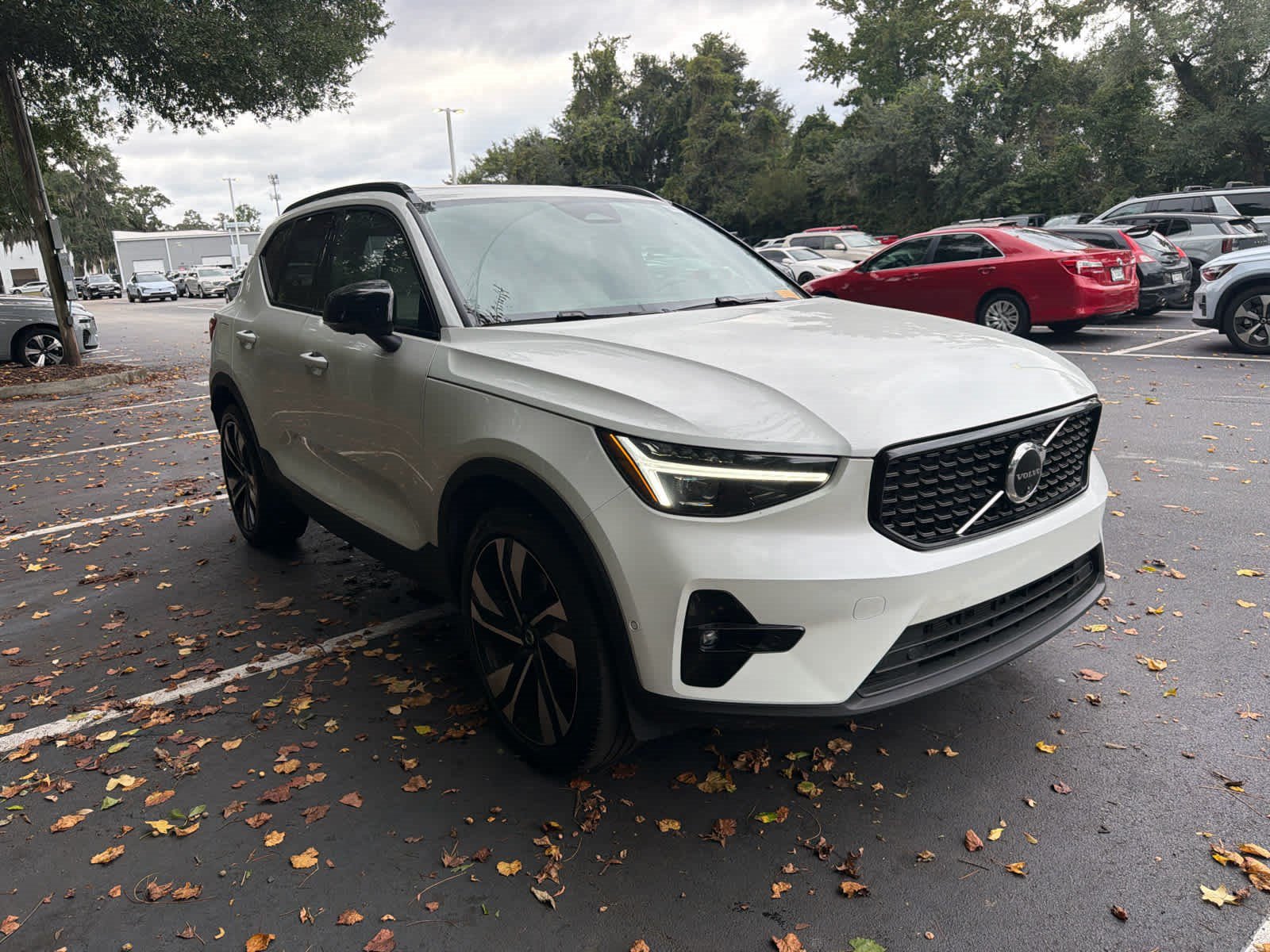 Used 2024 Volvo XC40 B5 Plus AWD/4WD image 2