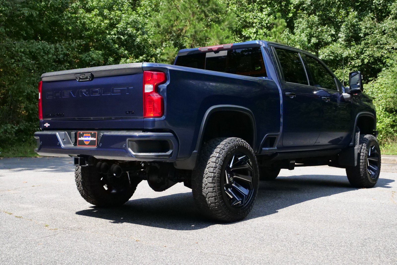 Used 2022 Chevrolet Silverado 2500 LTZ w/ LTZ Plus Package AWD/4WD image 9