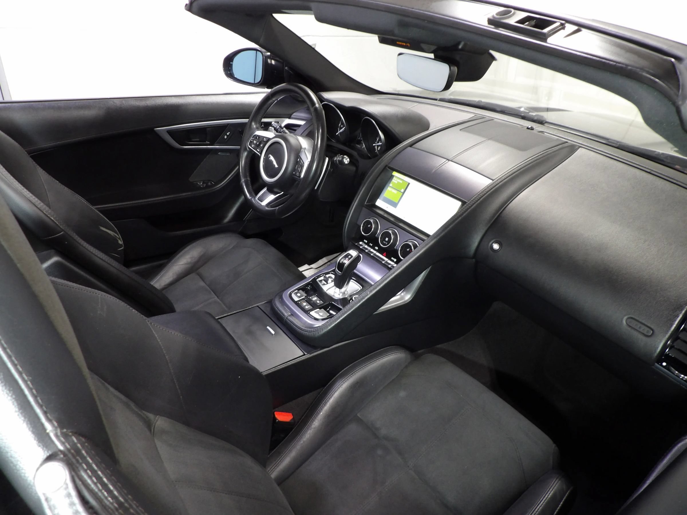 Used 2020 Jaguar F-TYPE Convertible RWD image 23