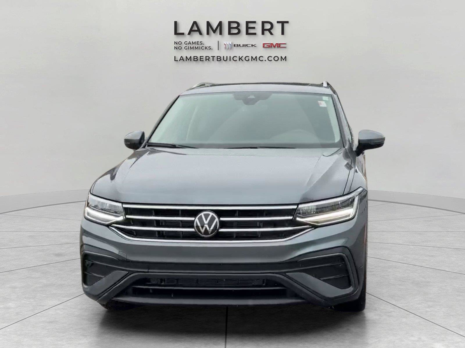 Used 2024 Volkswagen Tiguan SE w/ Panoramic Sunroof Package FWD image 8