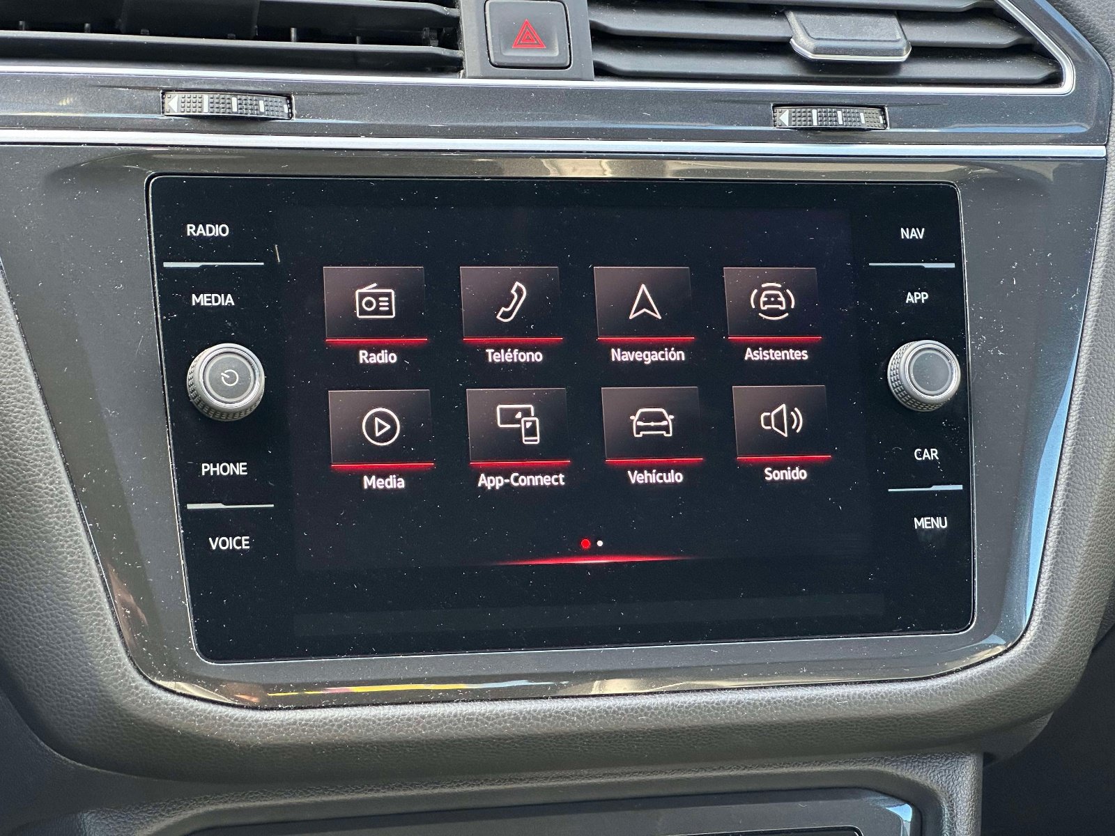 Certified 2024 Volkswagen Tiguan SEL R-Line AWD/4WD image 18