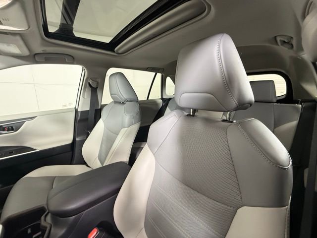 Used 2025 Toyota RAV4 Limited w/ Advanced Technology Package FWD image 5