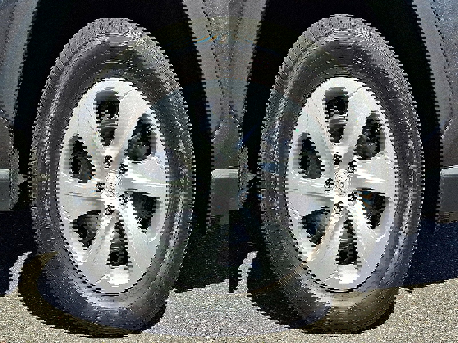 Used 2022 Toyota RAV4 LE image 8