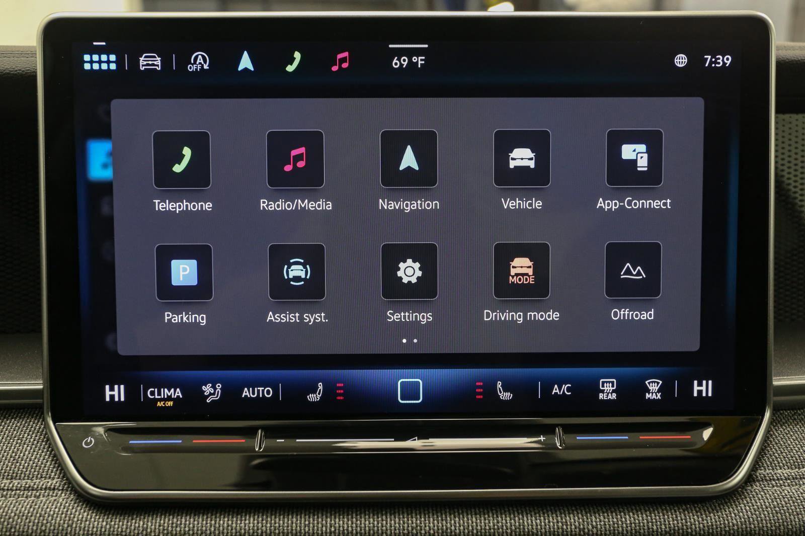 Used 2025 Volkswagen Tiguan S image 24