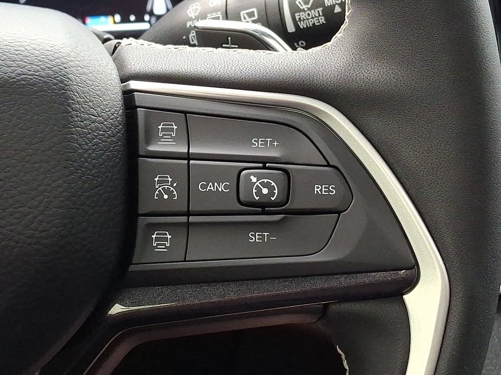 Used 2023 Jeep Grand Cherokee L Laredo AWD/4WD image 25