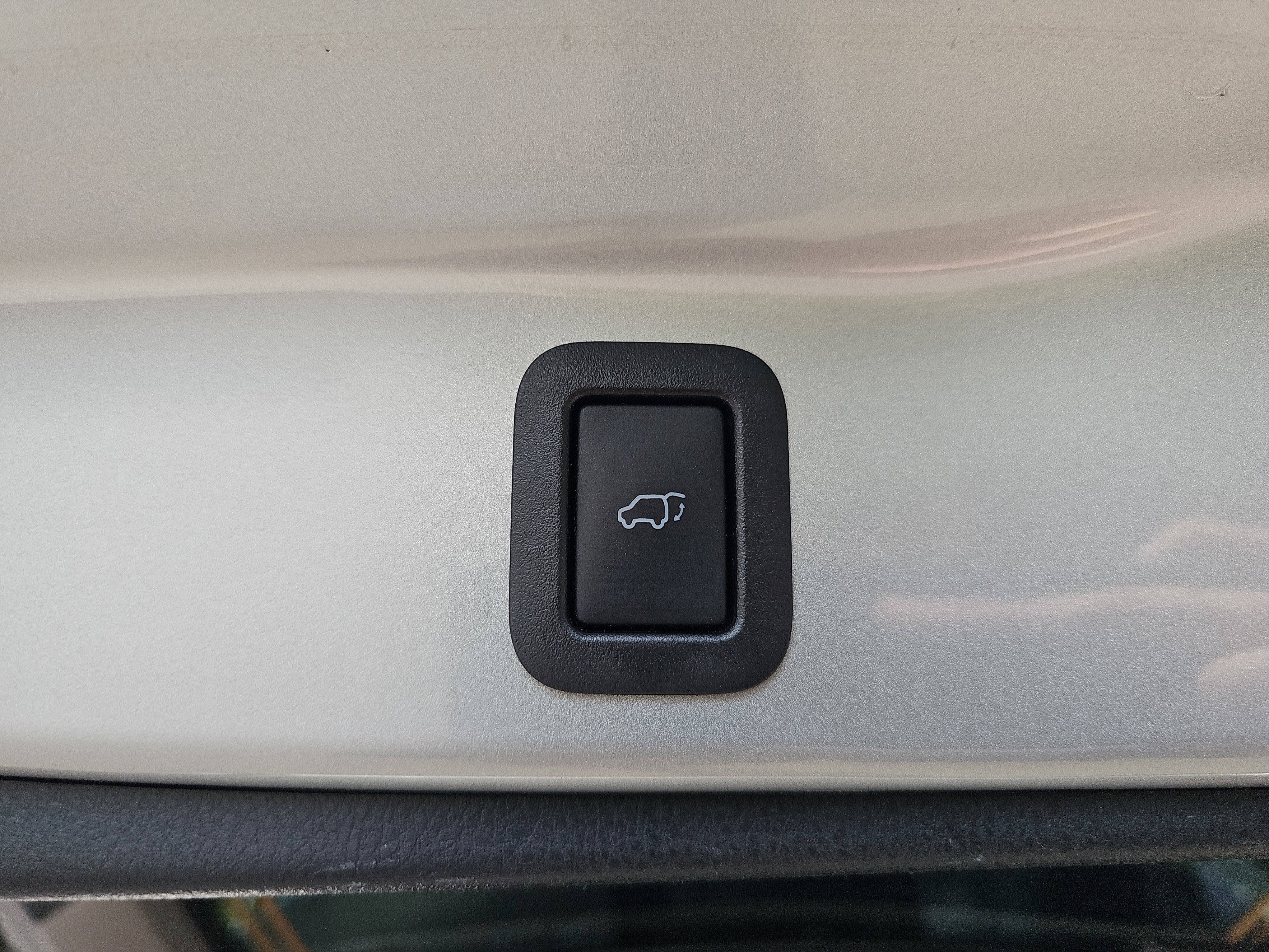 Used 2017 Toyota Highlander Plus FWD image 15