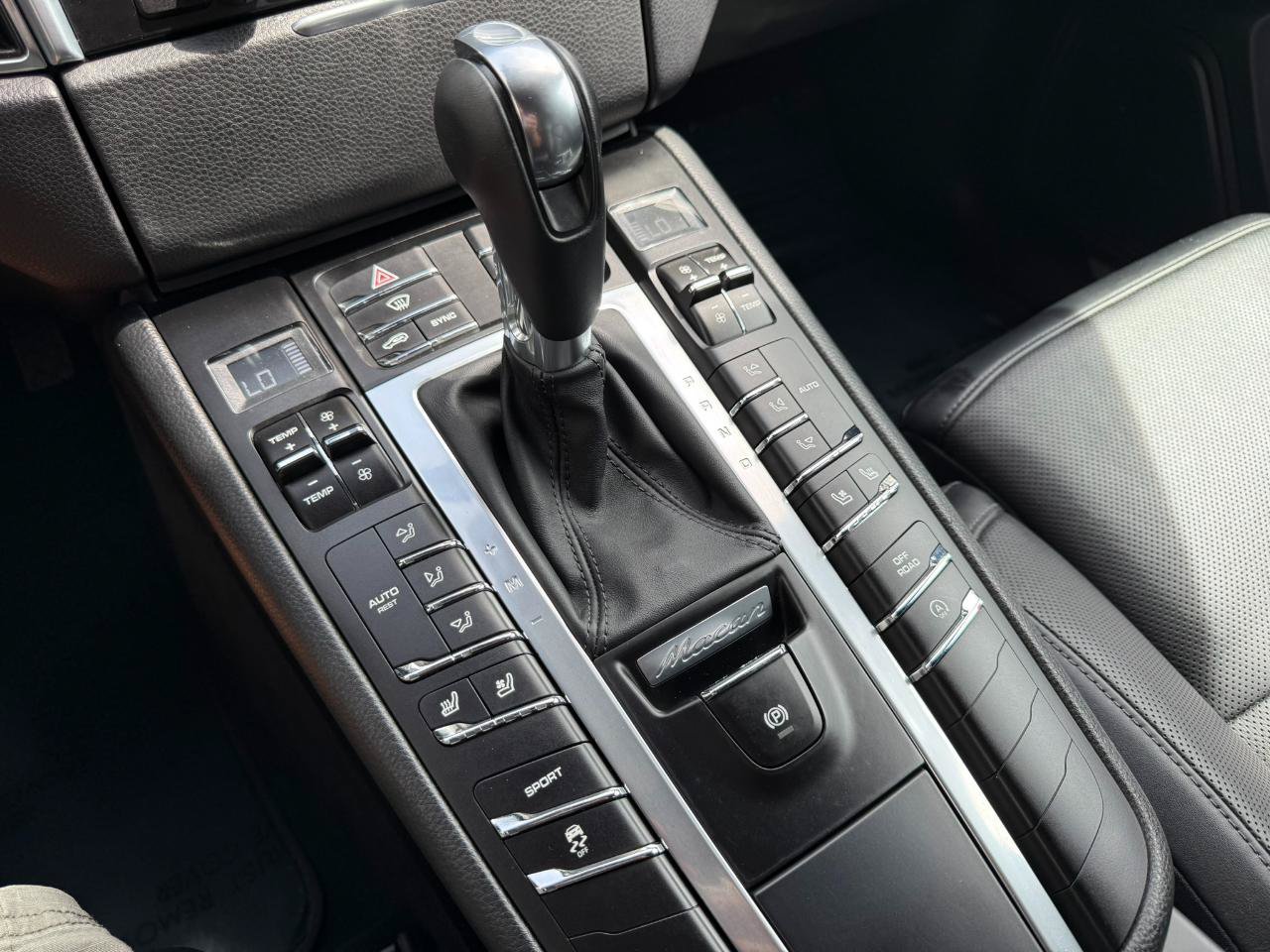 Used 2015 Porsche Macan S AWD/4WD image 38