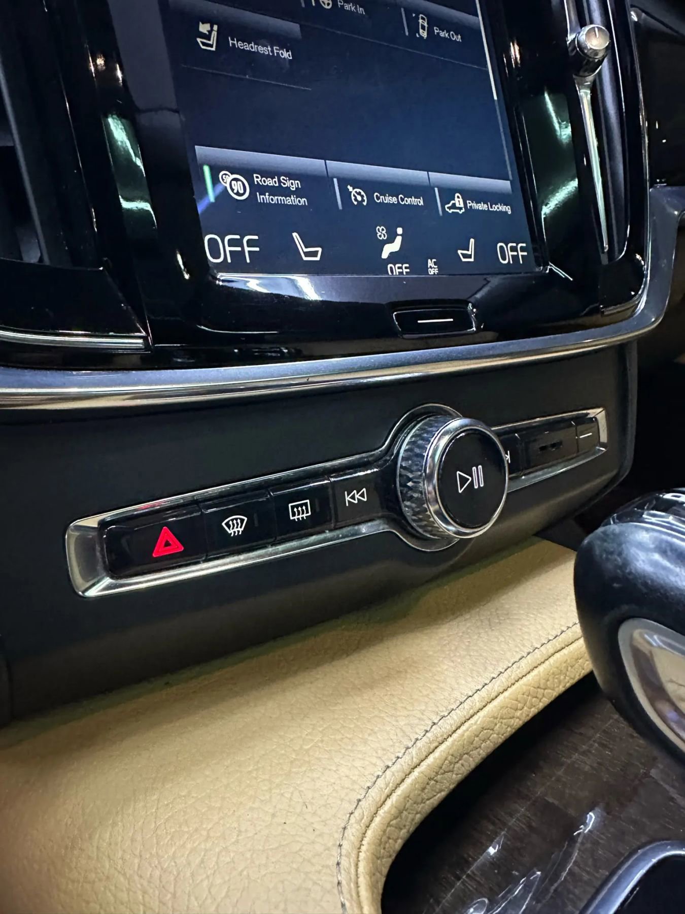 Used 2018 Volvo S90 T5 Momentum w/ Convenience Package image 21