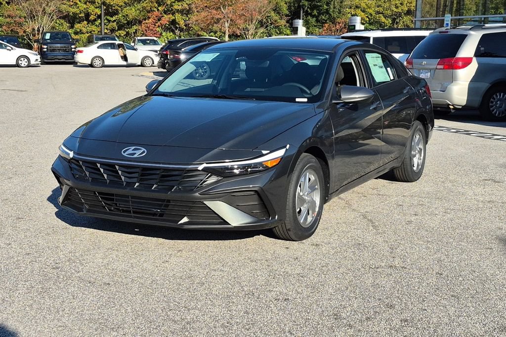 New 2026 Hyundai Elantra SE