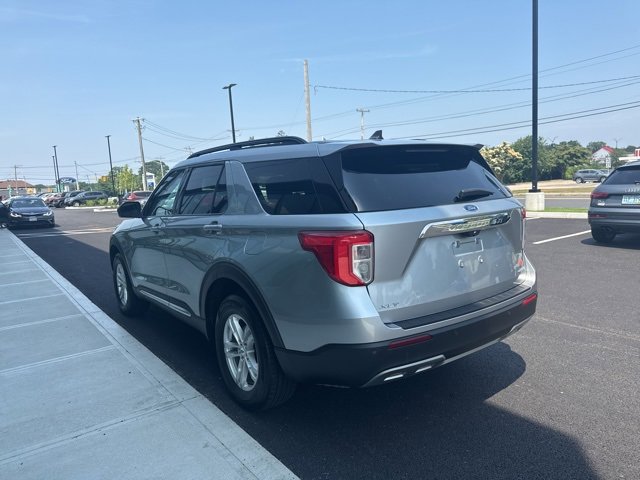 Used 2022 Ford Explorer XLT w/ Equipment Group 202A image 6