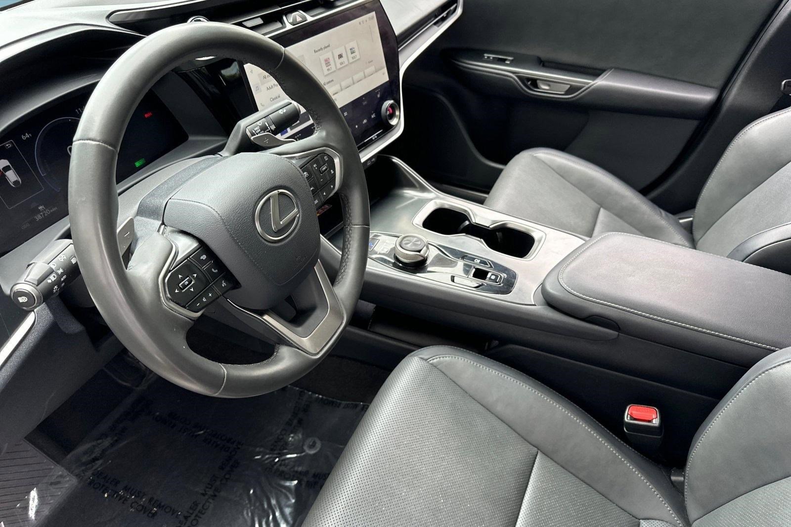 Used 2024 Lexus RZ 300e Premium FWD image 4