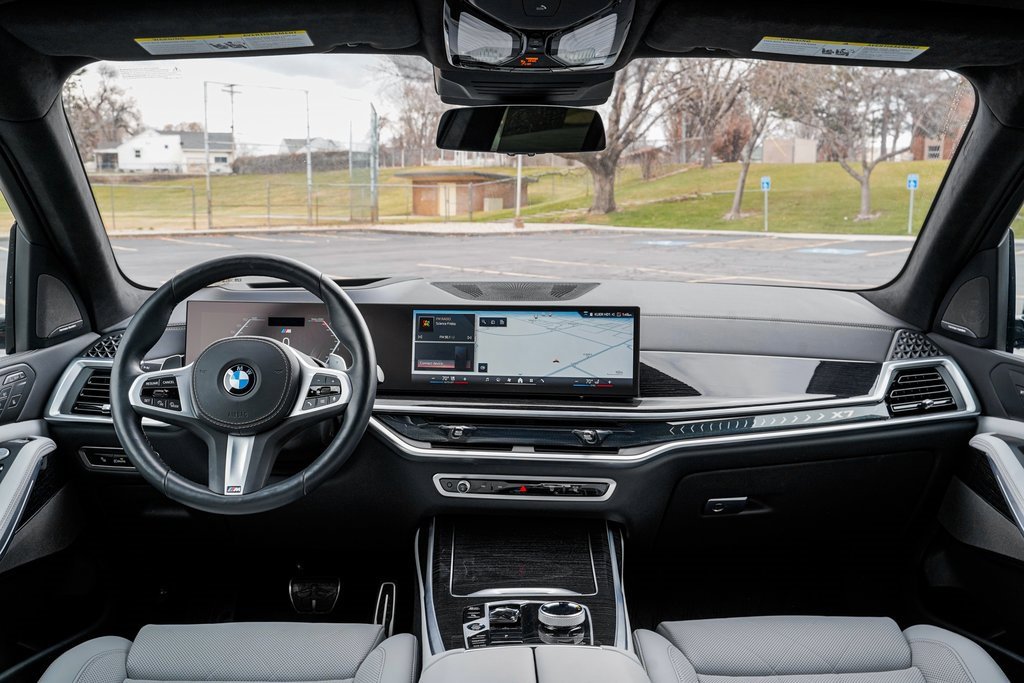 Used 2025 BMW X7 xDrive40i w/ M Sport Package image 12