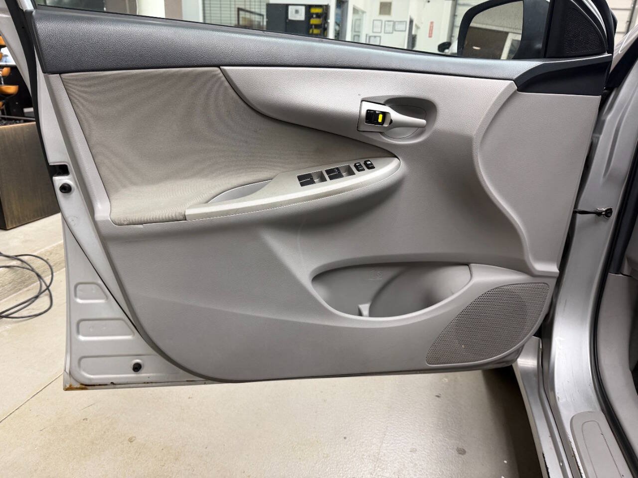 Used 2012 Toyota Corolla LE FWD image 10