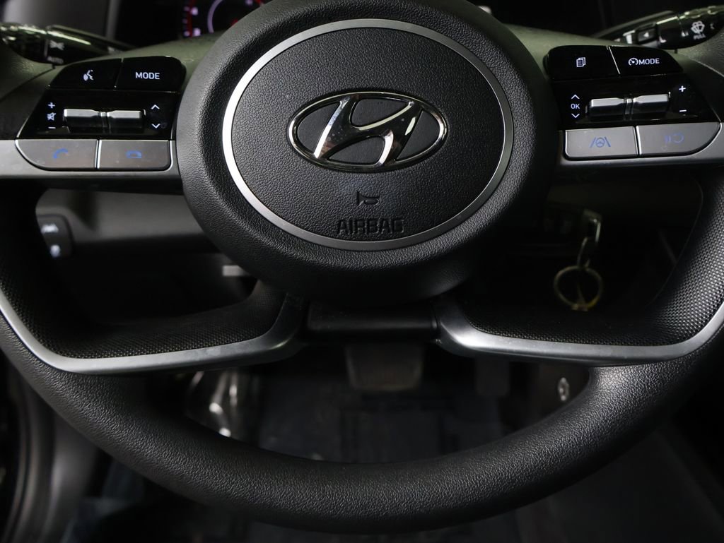 Used 2021 Hyundai Elantra SE w/ Cargo Package image 18