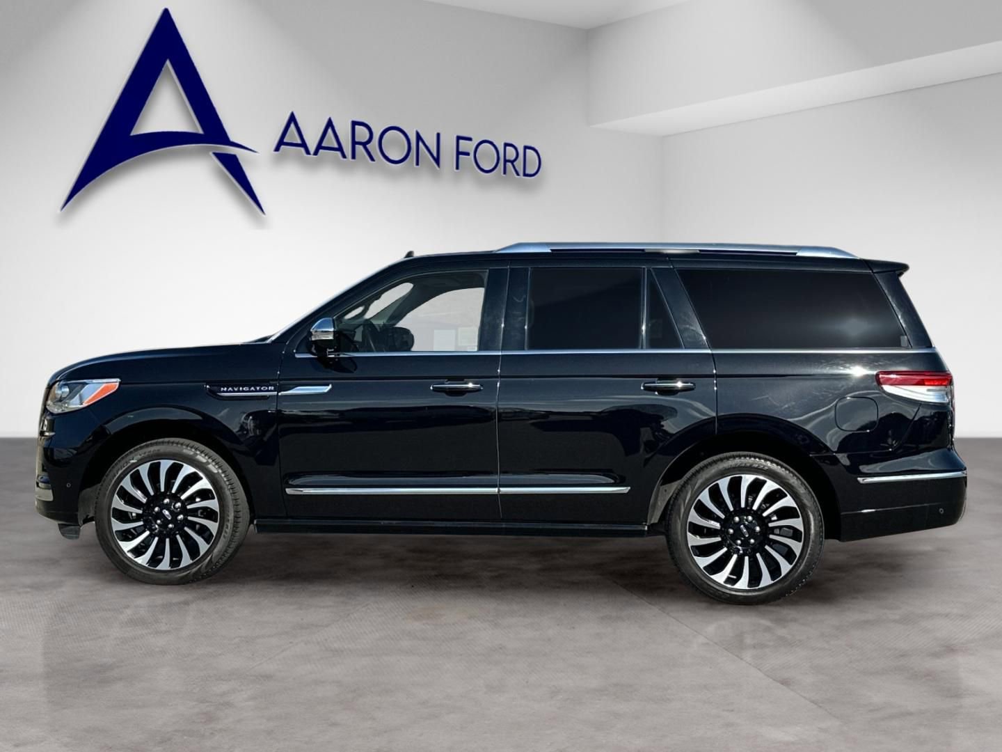 Used 2023 Lincoln Navigator Black Label AWD/4WD image 3