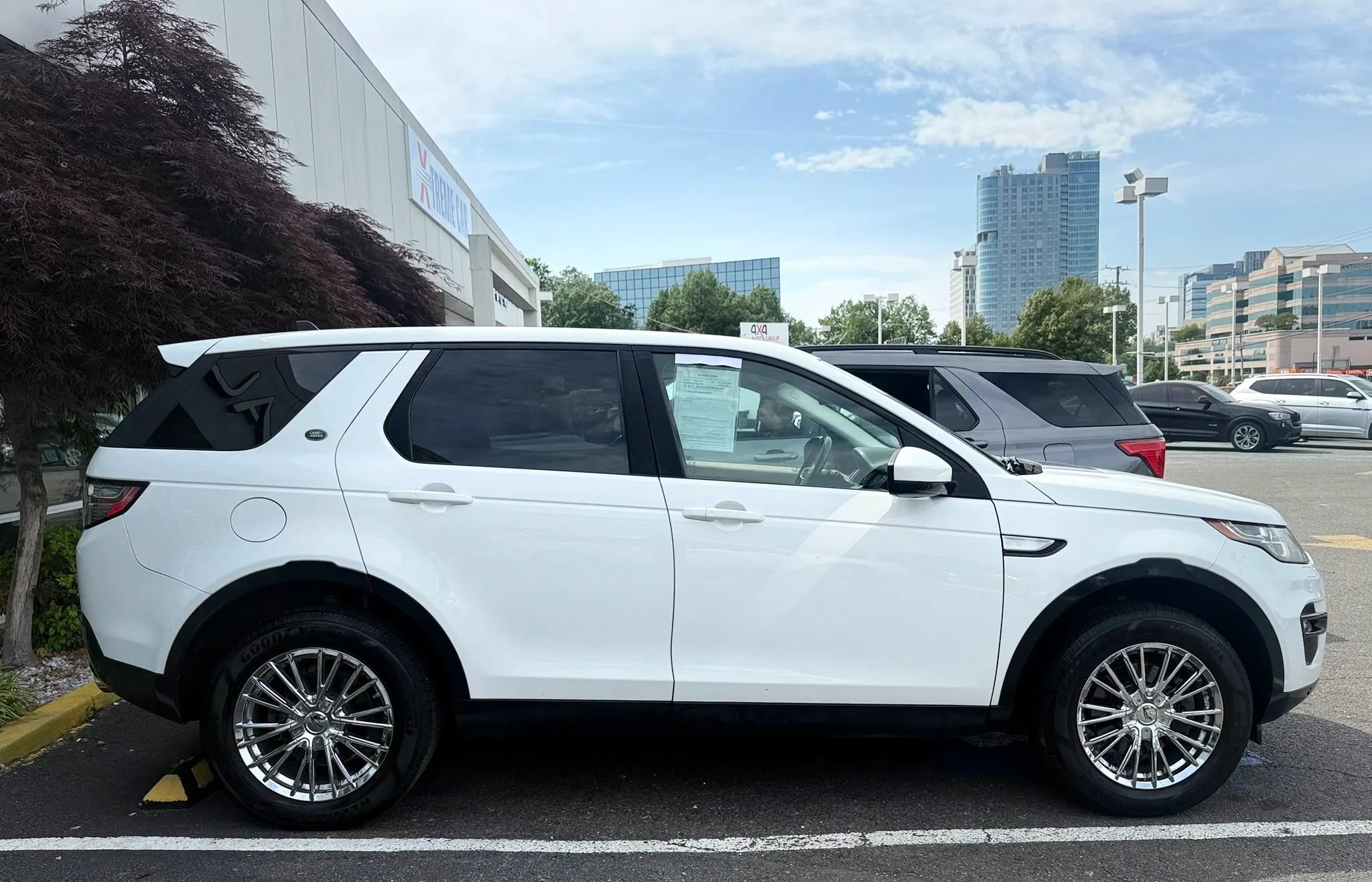 Used 2016 Land Rover Discovery Sport HSE AWD/4WD image 8