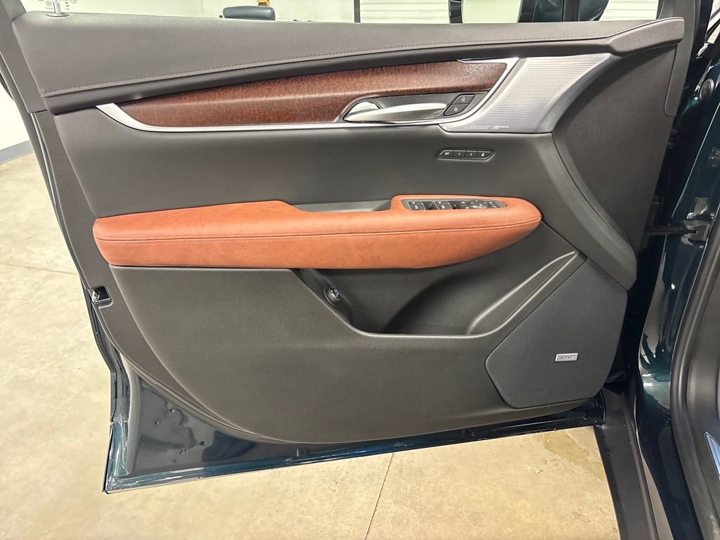 New 2026 Cadillac XT5 Premium Luxury w/ LPO, ONYX Package image 21