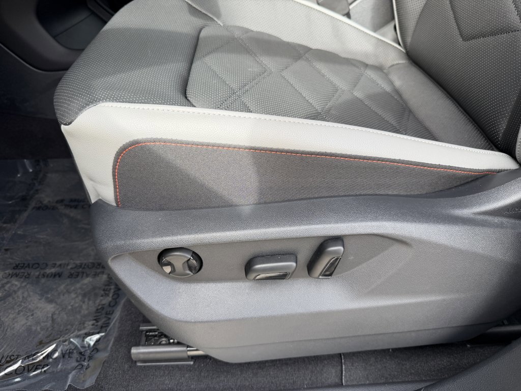 Used 2025 Volkswagen Atlas Peak Edition SE AWD/4WD image 31