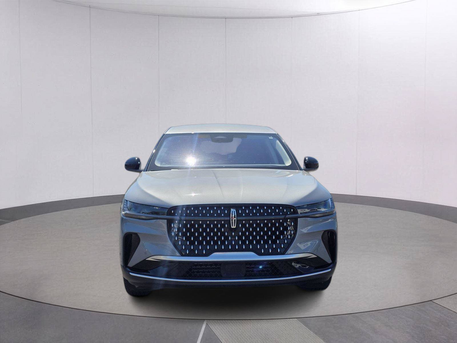 Used 2024 Lincoln Nautilus Premier AWD/4WD image 2
