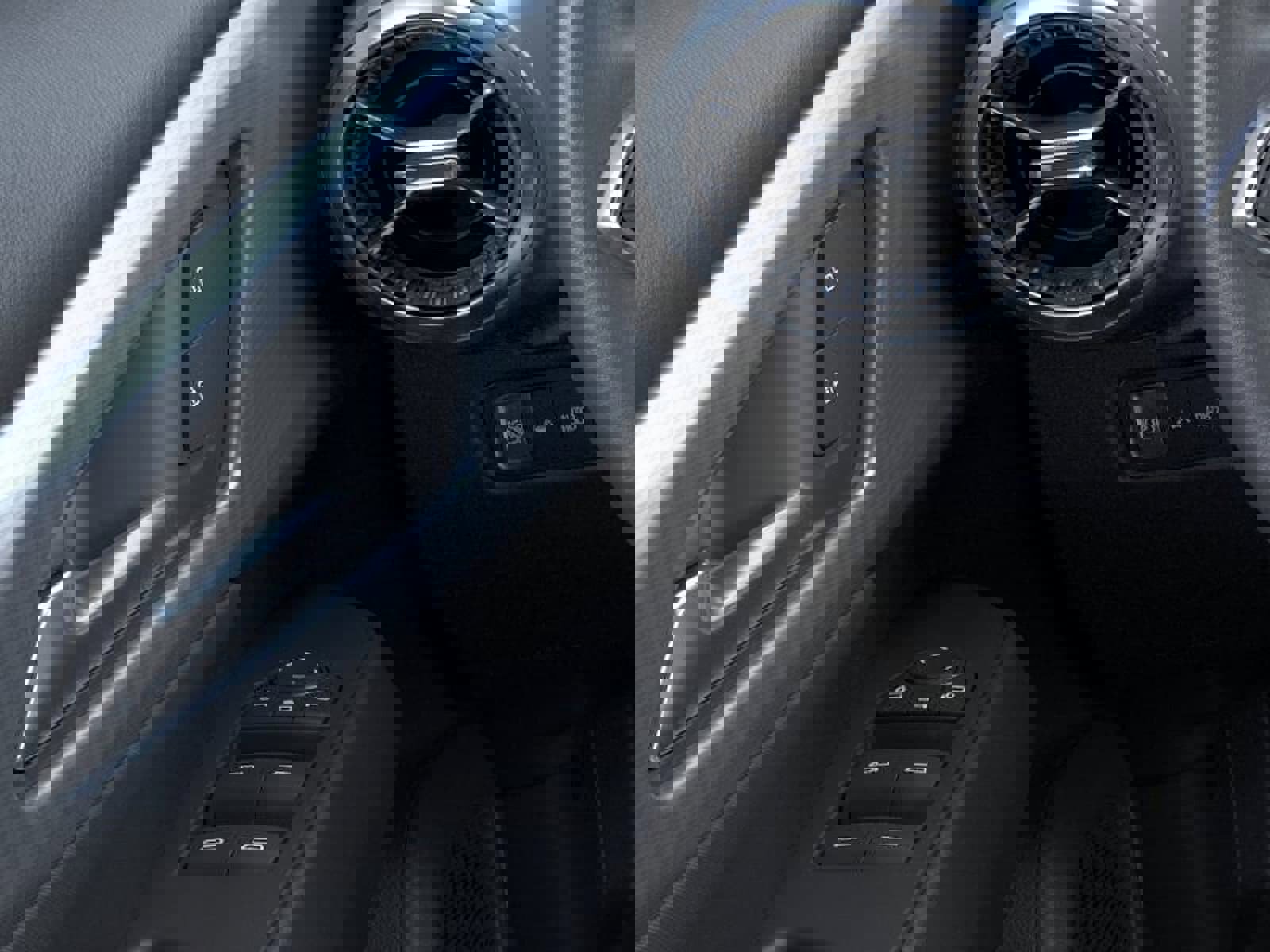 New 2025 Chevrolet Equinox EV LT image 22