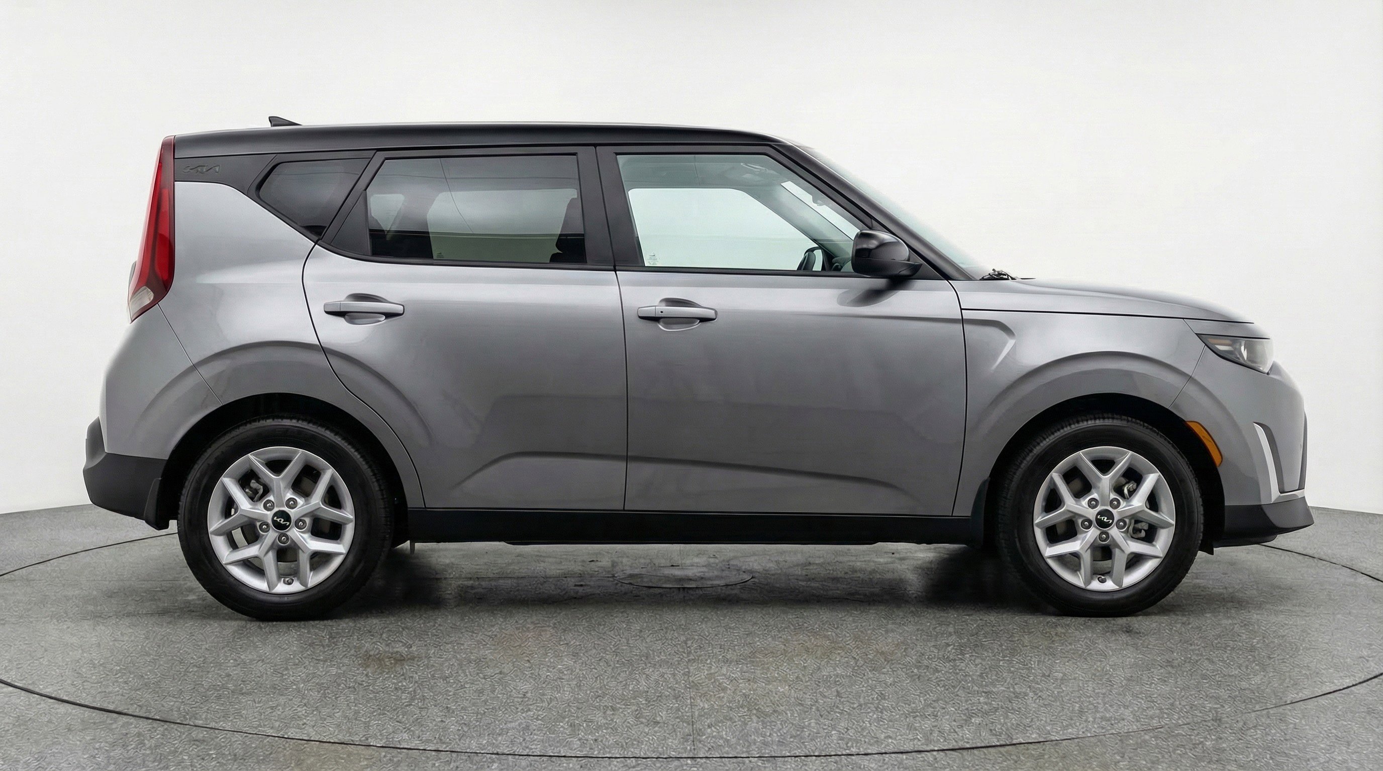 Used 2025 Kia Soul LX w/ LX Technology Package FWD image 11