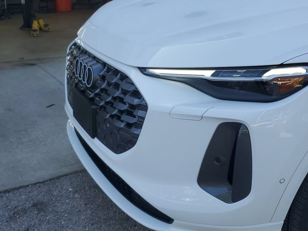 Certified 2025 Audi Q5 Premium w/ Premium Plus AWD/4WD image 11