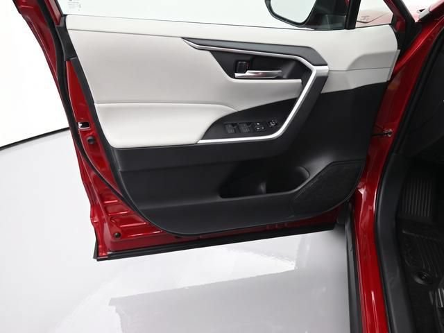 New 2025 Toyota RAV4 XLE w/ Convenience Package AWD/4WD image 17