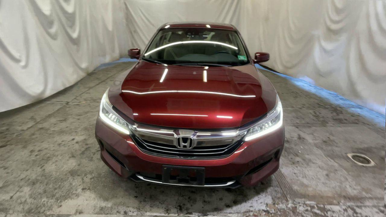 Used 2017 Honda Accord Touring image 3