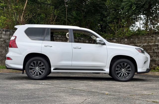 Used 2021 Lexus GX 460 Luxury w/ Sport Design Package AWD/4WD image 3