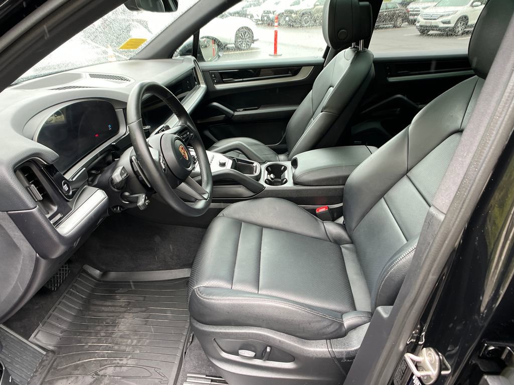 Used 2024 Porsche Cayenne AWD/4WD image 9