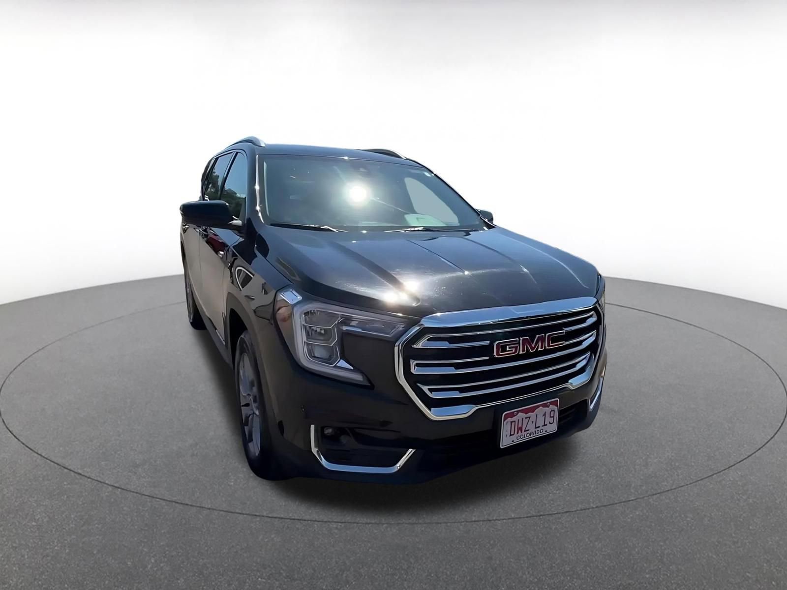 Used 2024 GMC Terrain SLT AWD/4WD image 3