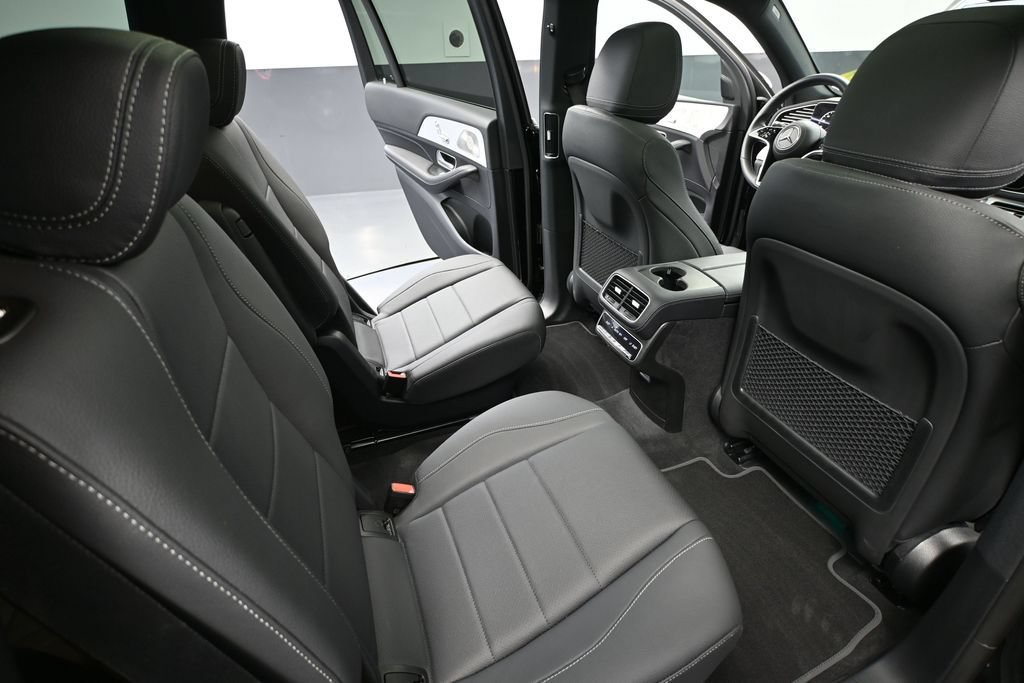 Used 2026 Mercedes-Benz GLS 450 4MATIC image 44