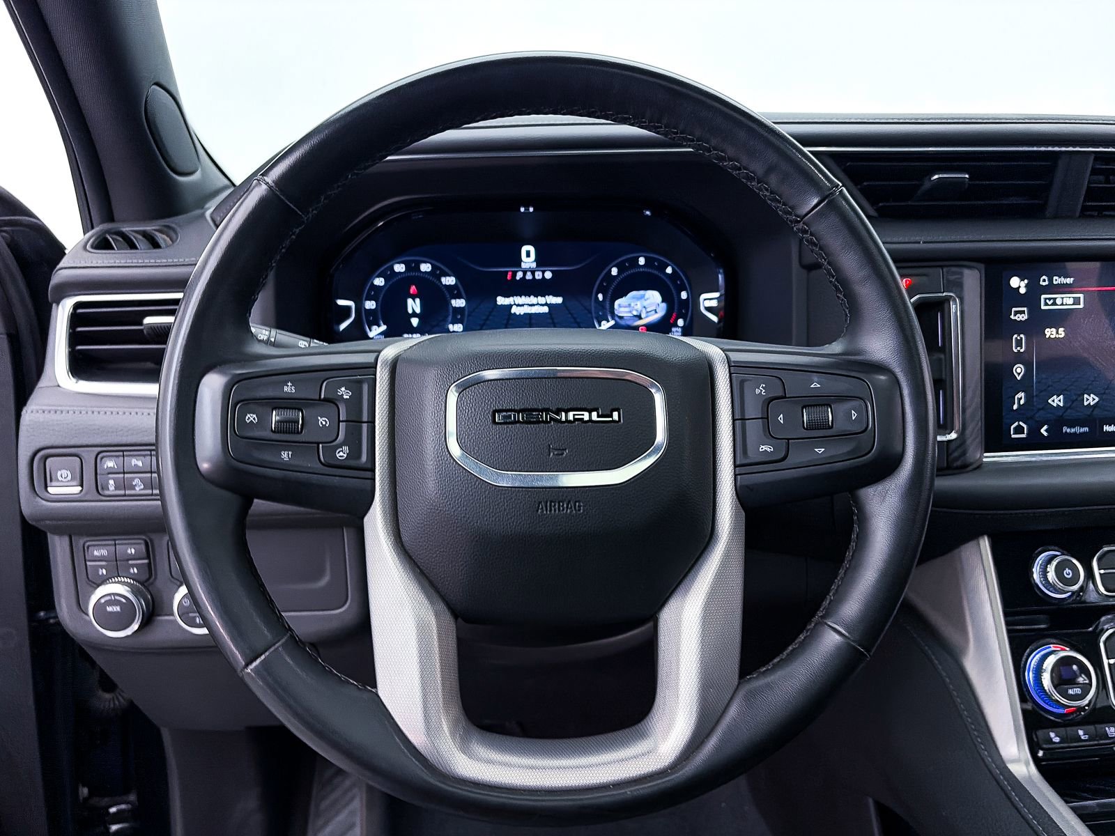 Used 2023 GMC Yukon XL Denali AWD/4WD image 32