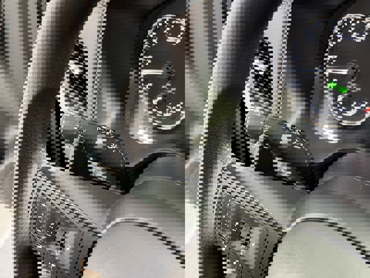 Used 2024 Nissan Rogue SV image 17